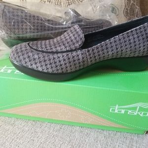 NEW Dansko Debra Houndstooth Suede Grey Size 41